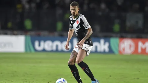 João Victor em ação pelo Vasco. Foto: Thiago Ribeiro/AGIF