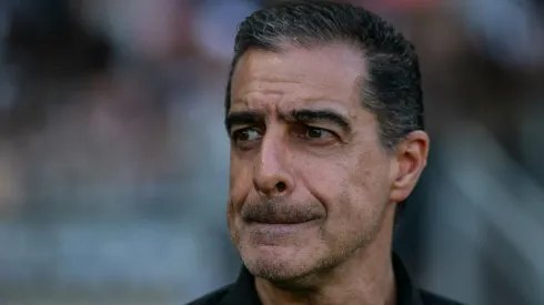 Renato Paiva técnico do Botafogo durante partida contra o Atlético-MG no estádio Mineirão pelo campeonato Brasileiro A 2025. Foto: Fernando Moreno/AGIF