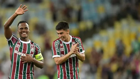 Jogadores do Fluminense celebram vitória ao final da partida contra o Sport, pelo Brasileirão Betano. Foto: Thiago Ribeiro/AGIF.