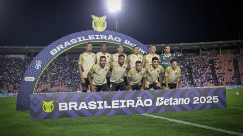 Titulares do Vasco perfilados antes do confronto contra o Cruzeiro, pelo Brasileirão Betano. Foto: Matheus Lima/Vasco.