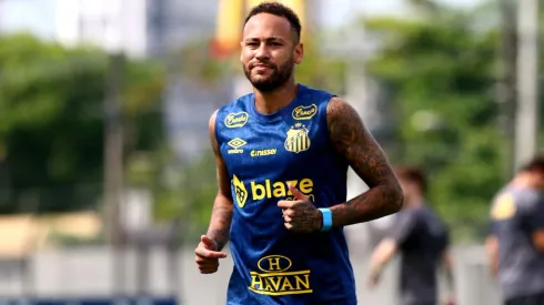 Neymar treinou enquanto elenco do Santos aproveitava a folga