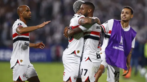 André Silva marca duas vezes e São Paulo bate o Alianza Lima, fora de casa.