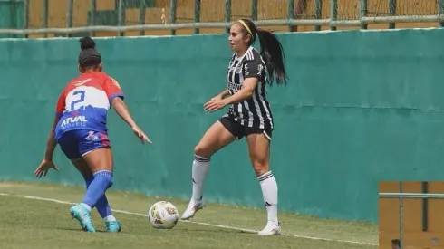 Carol Arbeláez, estrela do meio-campo do Galo sofreu lesão grave no joelho e será baixa importante no Brasileirão A2