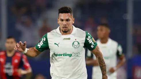 Paulinho durante partida na casa do Cerro