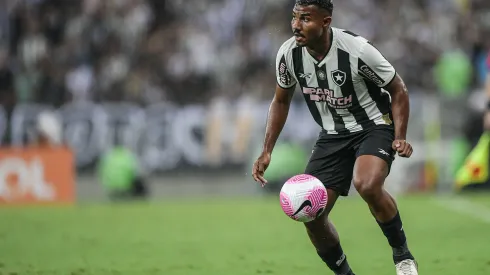 RJ – RIO DE JANEIRO – 18/10/2024 – BRASILEIRO A 2024, BOTAFOGO X CRICIUMA – Cuiabano jogador do Botafogo durante partida contra o Criciuma no estadio Maracana pelo campeonato Brasileiro A 2024. Foto: Thiago Ribeiro/AGIF