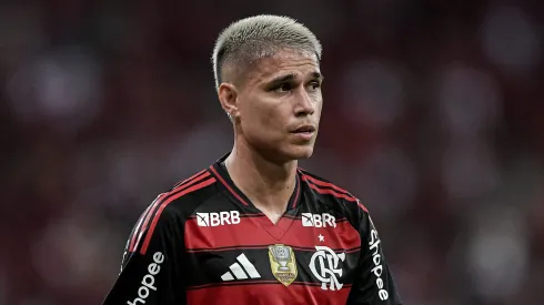 Luiz Araújo, atacante do Flamengo, durante partida contra o Internacional no estádio Maracanã pelo Campeonato Brasileiro
