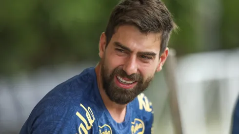 Zagueiro estava sem espaço – Foto: Reinaldo Campos/AGIF.