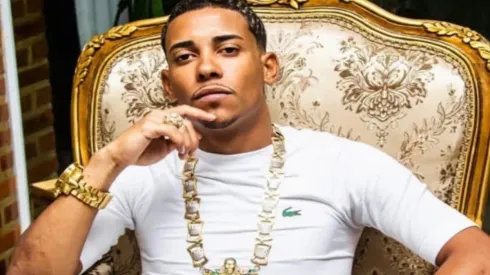 Reprodução/Instagram – Mc Poze posa para suas redes sociais.