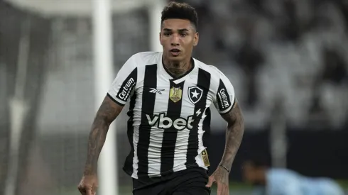 Igor Jesus é titular no ataque do Botafogo. Foto: Jorge Rodrigues/AGIF