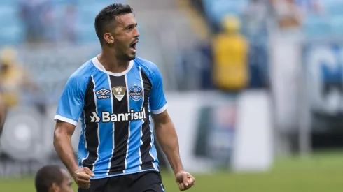 Edílson conquistou títulos com a camisa do Grêmio. Foto: Jeferson Guareze/AGIF.