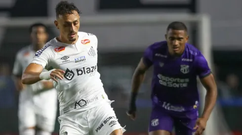 Santos x Ceará se enfrentam pelo Brasileirão 2025. Foto: Reinaldo Campos/AGIF