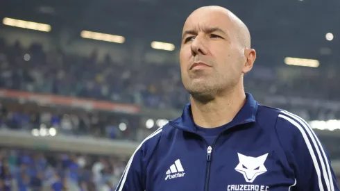 MG – BELO HORIZONTE – 04/05/2025 – BRASILEIRO A 2025, CRUZEIRO X FLAMENGO – Leonardo Jardim tecnico do Cruzeiro durante partida contra o Flamengo no estadio Mineirao pelo campeonato Brasileiro A 2025. Foto: Gilson Lobo/AGIF