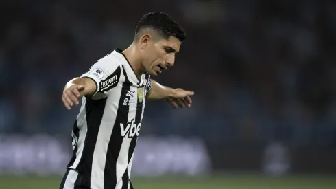 Savarino, jogador do Botafogo, lamenta durante partida contra o Racing-ARG, pela Recopa Sul-Americana. Foto: Jorge Rodrigues/AGIF.