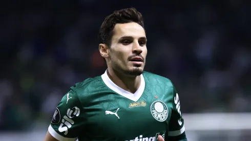 Raphael Veiga durante partida do Palestra no meio da semana