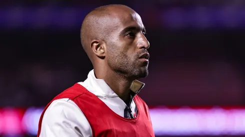 Lucas Moura jogador do São Paulo durante aquecimento antes da partida contra o Fortaleza no estádio Morumbi pelo campeonato Brasileiro A 2025.