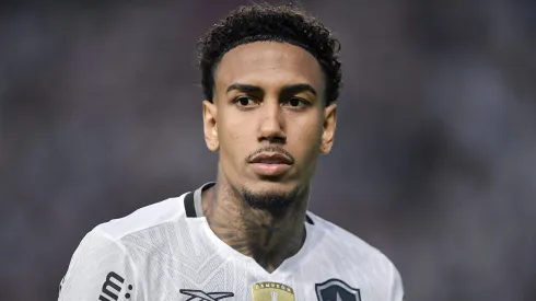 RJ – RIO DE JANEIRO – 23/02/2025 – CARIOCA 2025, VASCO X BOTAFOGO – Rwan Cruz jogador do Botafogo durante partida contra o Vasco no estadio Sao Januario pelo campeonato Carioca 2025. Foto: Thiago Ribeiro/AGIF