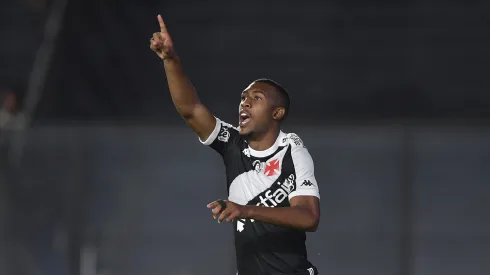 Rayan, jogador do Vasco, durante partida contra o Sport, pelo Brasileirão Betano. Foto: Thiago Ribeiro/AGIF.