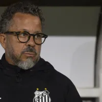 Cléber Xavier expõe conversa no vestiário e diz que jogadores do Santos prometeram reação no Brasileirão