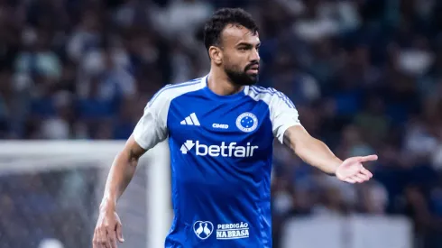 Fabrício Bruno em ação nas quatro linhas contra o Atlético-MG. Foto: Gustavo Aleixo/Cruzeiro.