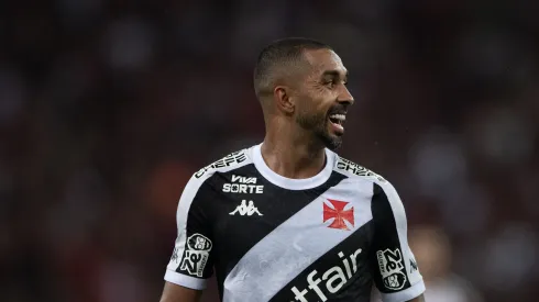 Paulo Henrique, jogador do Vasco, durante partida contra o Flamengo, pelo Brasileirão Betano. Foto: Thiago Ribeiro/AGIF.