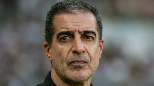 Renato Paiva acompanhando a equipe do Botafogo – Foto: Fernando Rodrigues/AGIF