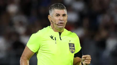 Árbitro Marcelo de Lima Henrique foi criticado por Gustavo Gómez por 'picotar jogo' do Palmeiras contra Bragantino