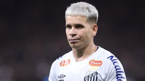 Soteldo deixou jogo contra Corinthians com dores na posterior da coxa esquerda