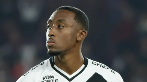 Luiz Gustavo, atualmente, é um dos zagueiros titulares do Vasco. Foto: Matheus Lima/Vasco.