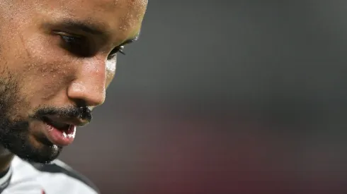 Volante Jair não entrou contra Operário na Cdb por opção de Fernando Diniz