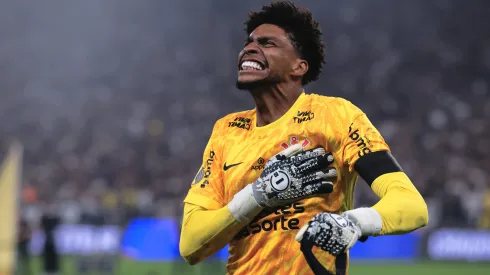hugo souza jogador do Corinthians comemora durante partida contra o Palmeiras – Foto: Ettore Chiereguini/AGIF