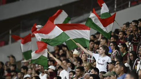 Torcida do Fluminense durante partida contra Aparecidense no estádio Mane Garrincha pelo campeonato Copa Do Brasil 2025. Foto: Mateus Bonomi/AGIF