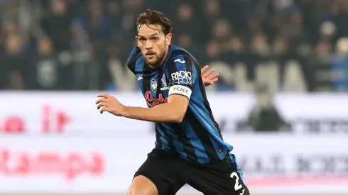 Zagueiro deixa a Atalanta em 2025. Photo by Marco Luzzani/Getty Images