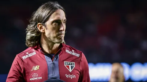 SP – SAO PAULO – 17/05/2025 – BRASILEIRO A 2025, SAO PAULO X GREMIO – Luis Zubeldia tecnico do Sao Paulo durante partida contra o Gremio no estadio Morumbi pelo campeonato Brasileiro A 2025. Foto: Fabio Giannelli/AGIF