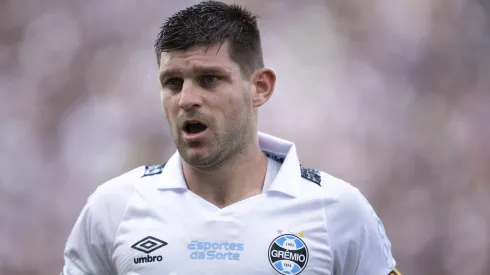 Kannemann, jogador do Grêmio, durante partida contra o Vasco, pelo Brasileirão Betano de 2024. Foto: Jorge Rodrigues/AGIF.