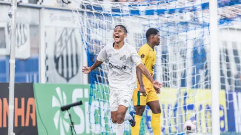 Hyan jogador do Santos comemora seu gol durante partida contra o Nova Venécia no estádio Arena Inamar pelo campeonato Copa São Paulo 2024. Foto: Abner Dourado/AGIF