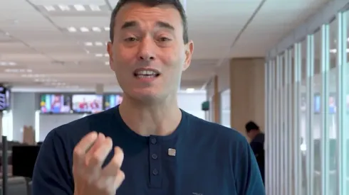 Rizek reclama da interpretação da arbitragem em pênalti marcado em Braithwaite. Foto: Reprodução.