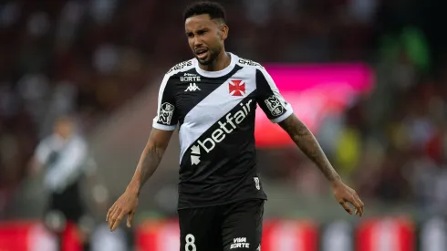 RJ – RIO DE JANEIRO – 19/04/2025 – BRASILEIRO A 2025, VASCO X FLAMENGO – Jair jogador do Vasco durante partida contra o Flamengo no estadio Maracana pelo campeonato Brasileiro A 2025. Foto: Thiago Ribeiro/AGIF