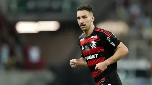 Léo Ortiz, jogador do Flamengo, durante partida contra o Botafogo, pelo Brasileirão Betano. Foto: Thiago Ribeiro/AGIF.