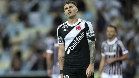 Vegetti jogador do Vasco lamenta durante partida contra o Fluminense no estádio Maracanã pelo campeonato Brasileiro A 2025.