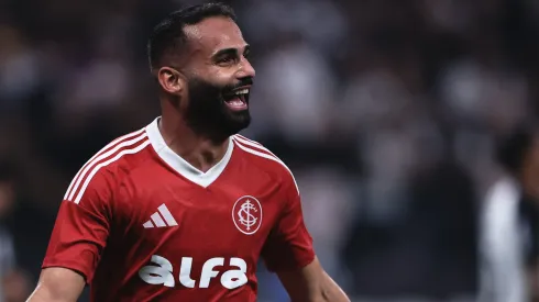 Thiago Maia jogador do Internacional comemora seu gol durante partida contra o Corinthians – Foto: Ettore Chiereguini/AGIF