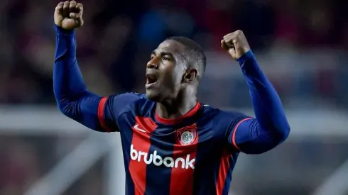 Jhohan Romana não está mais próximo do Grêmio.