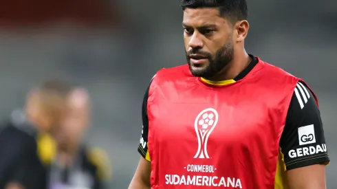 Hulk jogador do Atlético durante aquecimento – Foto: Gilson Lobo/AGIF