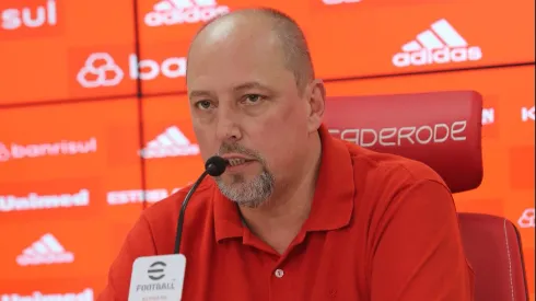 Presidente Barcellos em entrevista coletiva – Foto: Flickr/Internacional