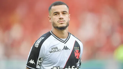 Coutinho jogador do Vasco durante partida contra o Flamengo no estádio Maracanã pelo campeonato Carioca 2025.