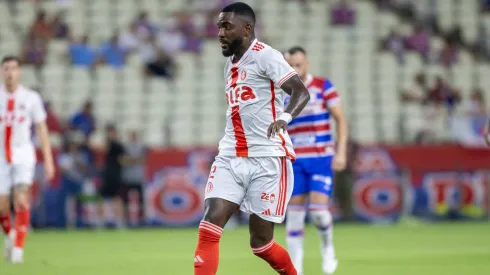 Ramon jogador do Internacional durante partida contra o Fortaleza no estádio Arena Castelão pelo campeonato Brasileiro A 2025.