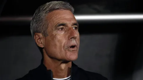 Santos quase fechou com Luís Castro – Foto: Wagner Meier/Getty Images.