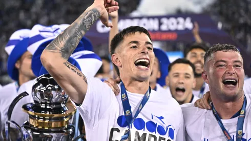 BUENOS AIRES, ARGENTINA – DECEMBER 15: Valentín Gómez of Velez Sarsfield celebrates after winning the tournament following the Liga Profesional 2024 match between Velez Sarsfield and Huracan at Jose Amalfitani Stadium on December 15, 2024 in Buenos Aires, Argentina. (Photo by Rodrigo Valle/Getty Images)