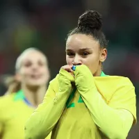 Dudinha celebra os dois gols na vitória da Seleção Brasileira Feminina contra o Japão