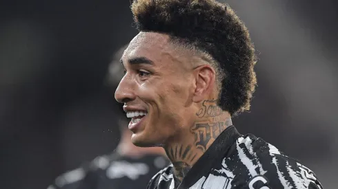 Igor Jesus durante partida entre Botafogo e Juventude, no Estádio Nilton Santos, pelo Brasileirão.