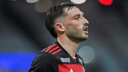 Vina jogador do Flamengo durante partida contra o Boavista no estádio Maracanã pelo campeonato Carioca 2024.